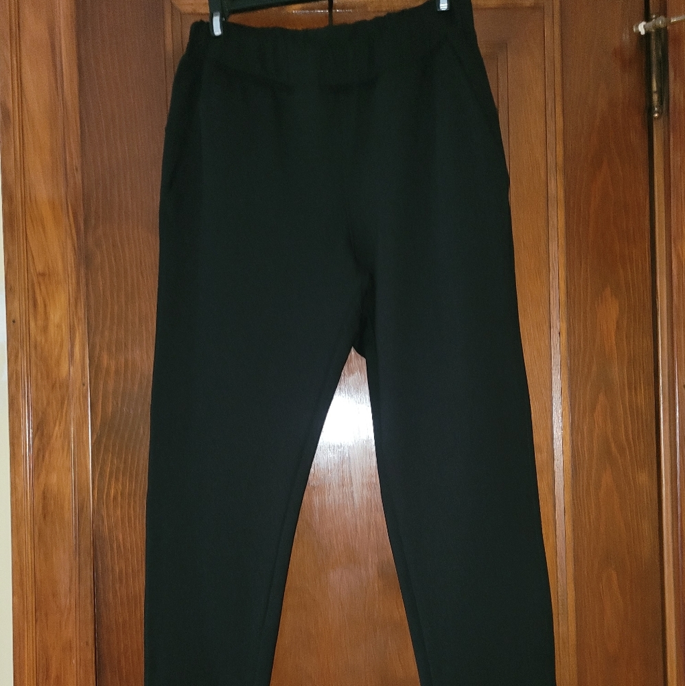 Saint &Sofia black relaxed pant.